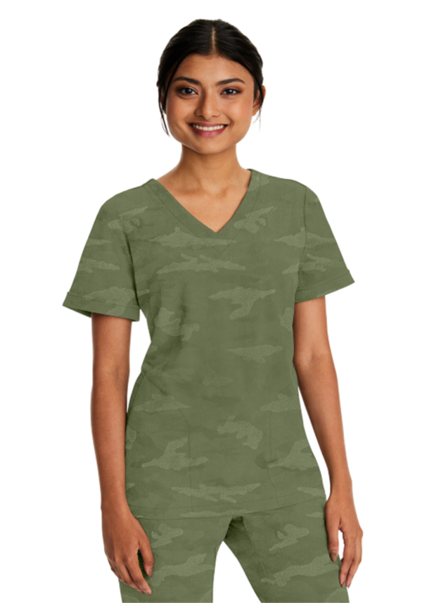 2354 Blusa Joy Camo de Healing Hands Purple Label, Cuello en V con Tejido Suave y Duradero