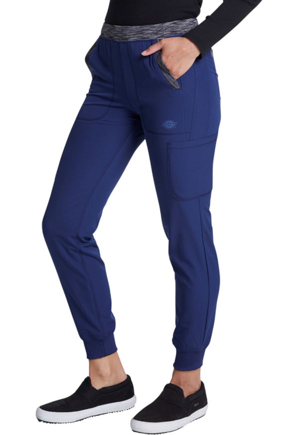 Pantalón de corte atlético DK185